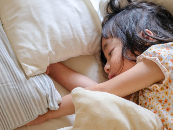 子どもの寝相の悪さはパジャマが原因かも!? 睡眠の質を高めるために見直したいこと