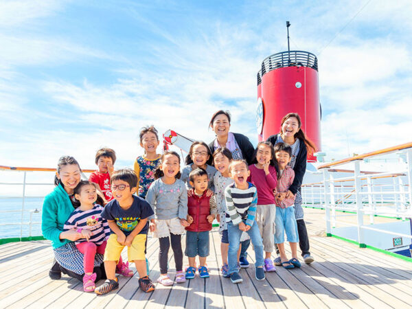 子どもと世界一周の船旅へ! 洋上保育園「ピースボート子どもの家」での特別な体験とは