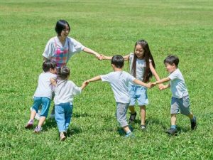 世界幸福度ランキングから考える、子どもが本当に「幸せ」であるために大切なこと