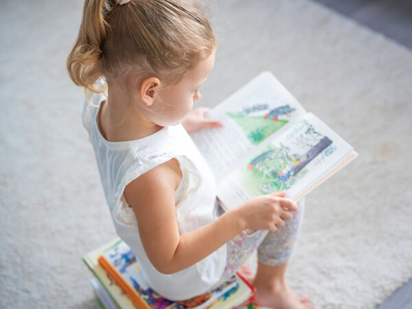アート教育の第一歩は「絵本」から。専門家が教える、子どもがうっとりする絵本の選び方