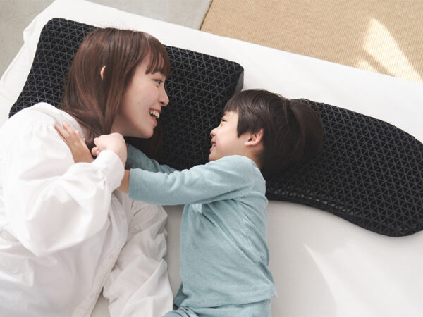 子どもの眠りの質を考え抜いた新素材採用！ 『子ヒツジのいらない枕』が2名様に当たる