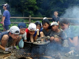 【2025夏休み】小学生向けサマーキャンプ8選！ 農業、自然、英語、探究学習を体験