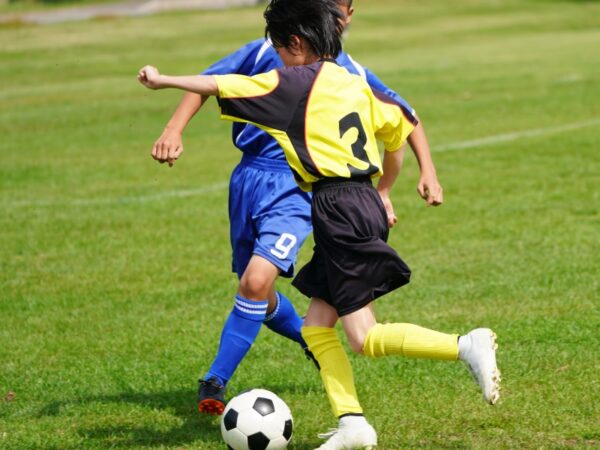 スポーツをする子どものために知っておきたい、「親の関わり方」の鉄則とは|専門家監修