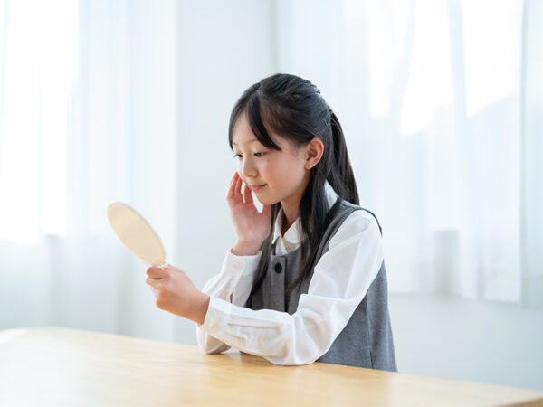 小学4～6年生の5割が肌トラブルを経験!? 皮膚科医が警笛を鳴らす小学生の肌事情