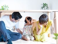 2025年最新防災グッズ4選！ 子育てファミリーにおすすめのライト・寝袋・衣服・端末