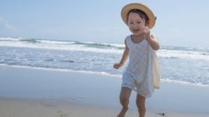 海での遊び方や子供への接し方のヒントを解説！子供の知的好奇心を満たす海遊び4選！